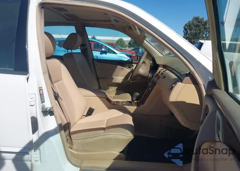 2000 Mercedes-Benz E 320 z USA, uszkodzony, nr VIN WDBJF65J3YB126763